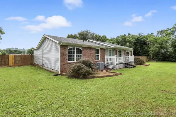 921 N 8th ST, Stilwell, OK 74960