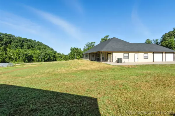 26096 S 600 RD, Stilwell, OK 74960