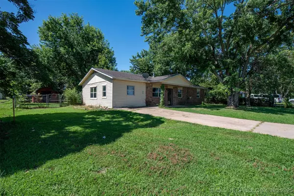 1204 W Hickory, Stilwell, OK 74960