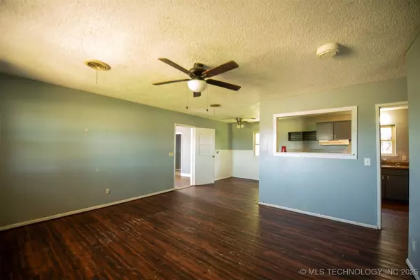 1204 W Hickory, Stilwell, OK 74960