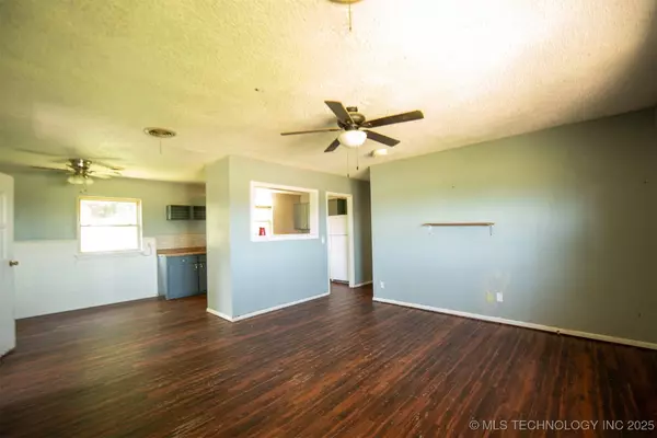 1204 W Hickory, Stilwell, OK 74960