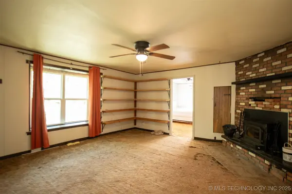 6947 N 460 RD, Hulbert, OK 74441