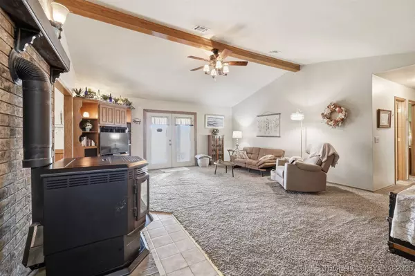 10015 E 632 RD, Peggs, OK 74452