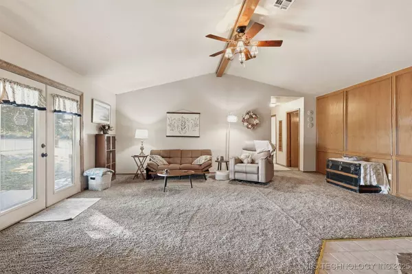 10015 E 632 RD, Peggs, OK 74452