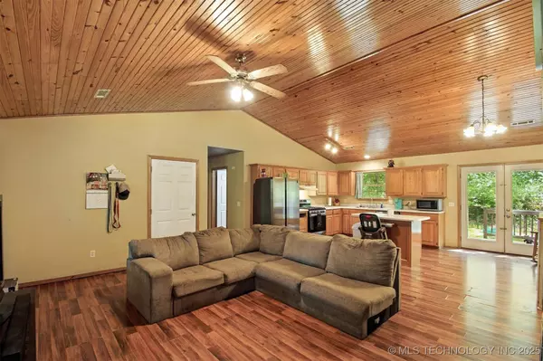 462548 E 635, Proctor, OK 74457