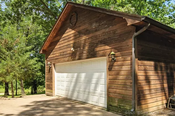 462548 E 635, Proctor, OK 74457