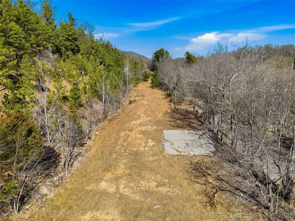 4735 RD, Stilwell, OK 74960