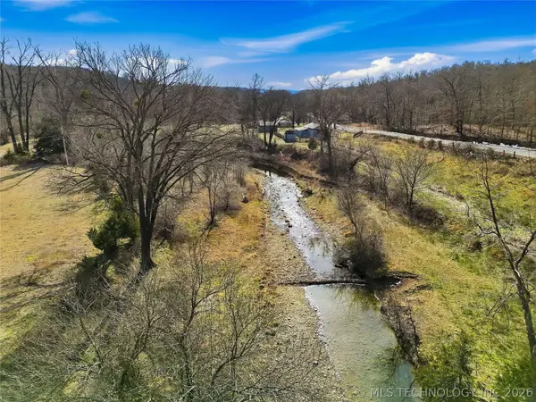 4735 RD, Stilwell, OK 74960