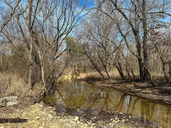 4735 RD, Stilwell, OK 74960