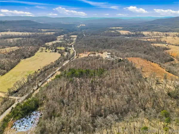 4735 RD, Stilwell, OK 74960