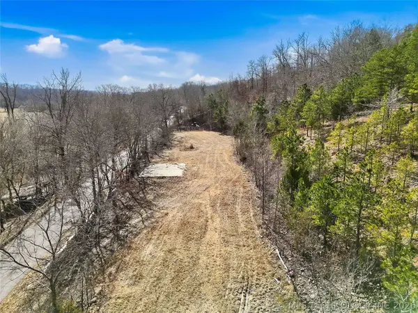 4735 RD, Stilwell, OK 74960