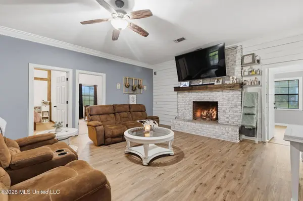 1310 W Border Avenue, Wiggins, MS 39577