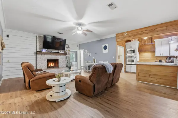 1310 W Border Avenue, Wiggins, MS 39577