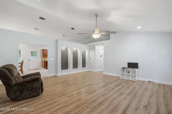 6102 Center Street, Ocean Springs, MS 39564