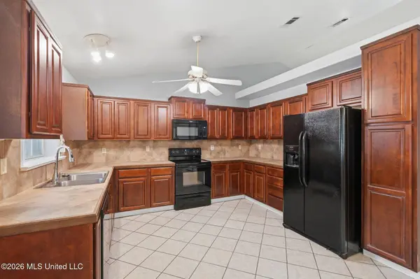 6102 Center Street, Ocean Springs, MS 39564