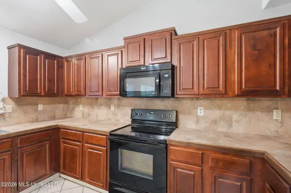 6102 Center Street, Ocean Springs, MS 39564