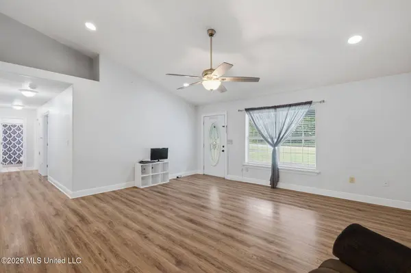 6102 Center Street, Ocean Springs, MS 39564
