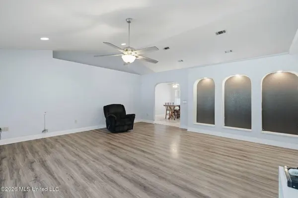 6102 Center Street, Ocean Springs, MS 39564