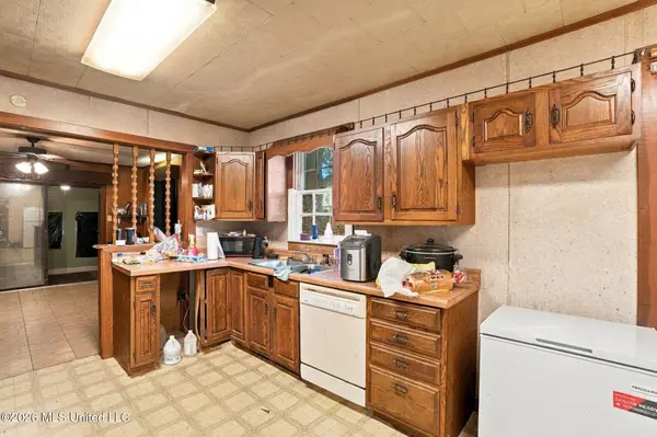 717719 Avenue E, Mccomb, MS 39648