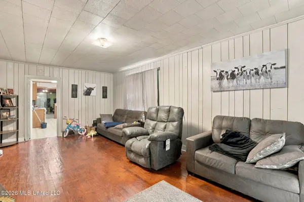 717719 Avenue E, Mccomb, MS 39648