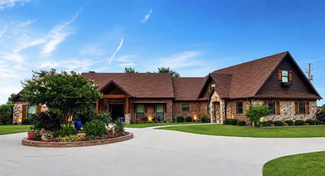 11399 Aerobic Ln, Greenville, TX 75402-3102