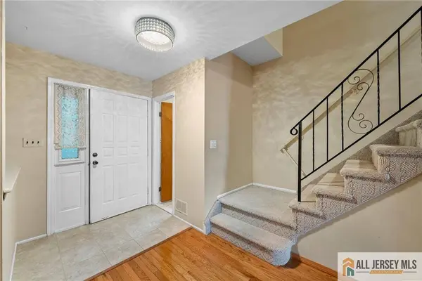 1321 Tupelo CT, North Brunswick, NJ 08902
