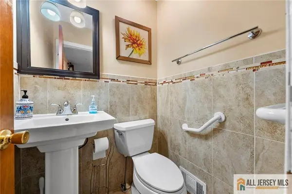 1321 Tupelo CT, North Brunswick, NJ 08902