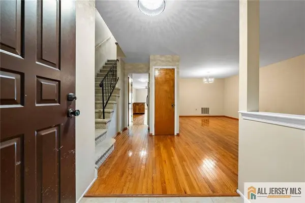 1321 Tupelo CT, North Brunswick, NJ 08902
