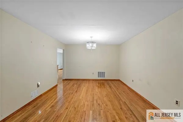 1321 Tupelo CT, North Brunswick, NJ 08902
