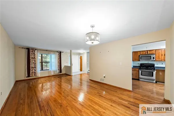1321 Tupelo CT, North Brunswick, NJ 08902