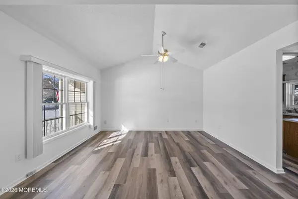 34 Molly Lane, Brick, NJ 08723