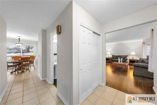 5 Wetherhill WAY, South Brunswick, NJ 08810