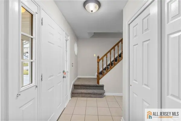 5 Wetherhill WAY, South Brunswick, NJ 08810