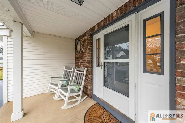 5 Wetherhill WAY, South Brunswick, NJ 08810