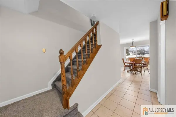 5 Wetherhill WAY, South Brunswick, NJ 08810