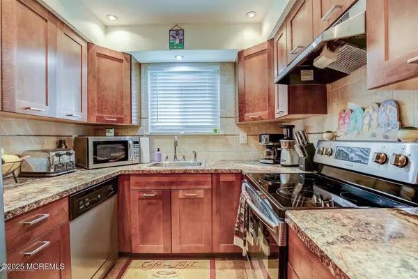 3 Wharfside Drive, Monmouth Beach, NJ 07750