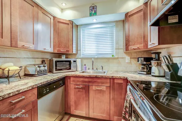 3 Wharfside Drive, Monmouth Beach, NJ 07750