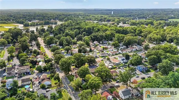 18 Woodland RD, Spotswood, NJ 08884