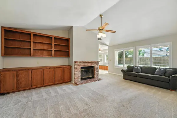 5806 Laguna Trail WAY, Elk Grove, CA 95758