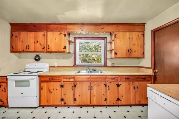 45 Richland DR, Newport News, VA 23608