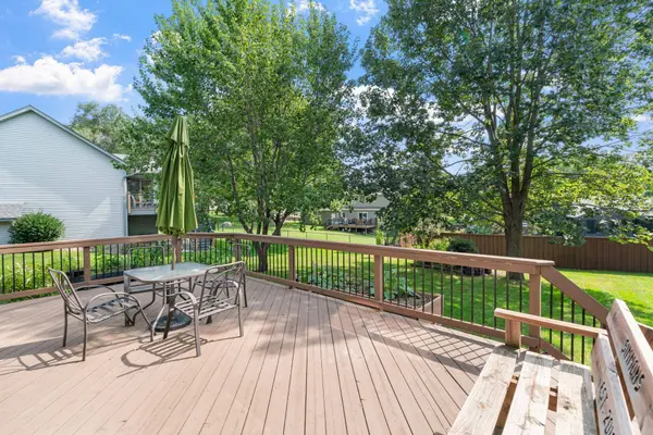 7090 Gardenia CT, Apple Valley, MN 55124