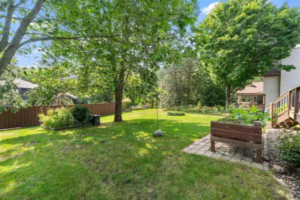 7090 Gardenia CT, Apple Valley, MN 55124