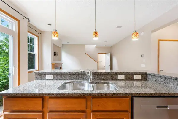 1585 Sumac CIR, Carver, MN 55315