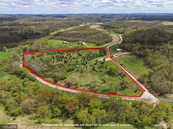 W20061 Hoff LN, Arcadia, WI 54612