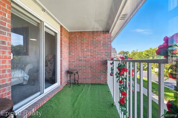 2084 Leighton Drive 23, Shelby Twp, MI 48317