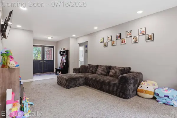 35226 Collingwood DR, Sterling Heights, MI 48312