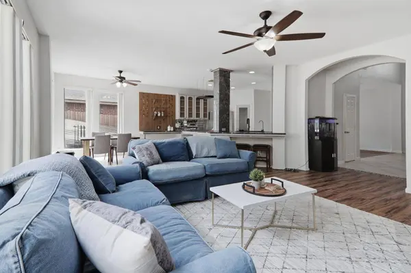 500 Red Hawk DR, Leander, TX 78641