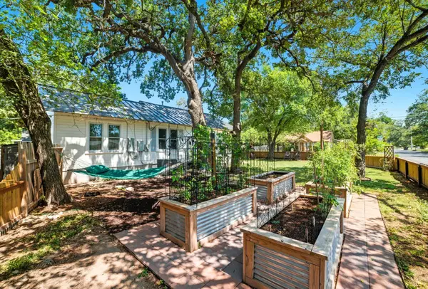 508 S Vandeveer ST, Burnet, TX 78611