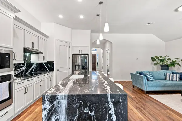 9908 Bayshore BND, Austin, TX 78726