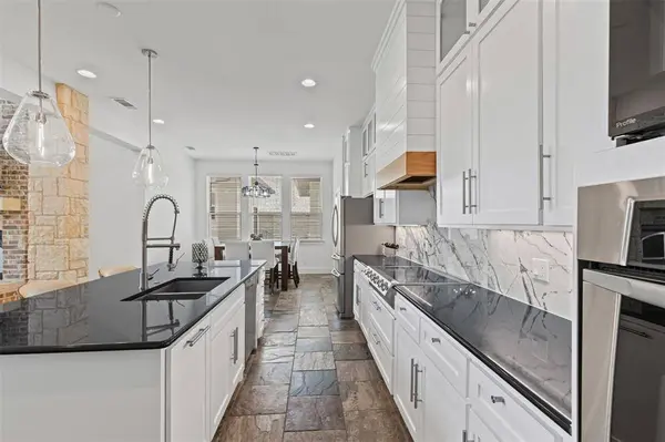 1013 Lady Amber Court, Granbury, TX 76049